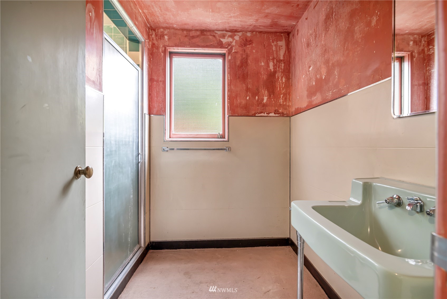 591 Pleasant Bay Road Bellingham, WA 98229 - Photo 34 of 40 a bathroom with a tub and sink