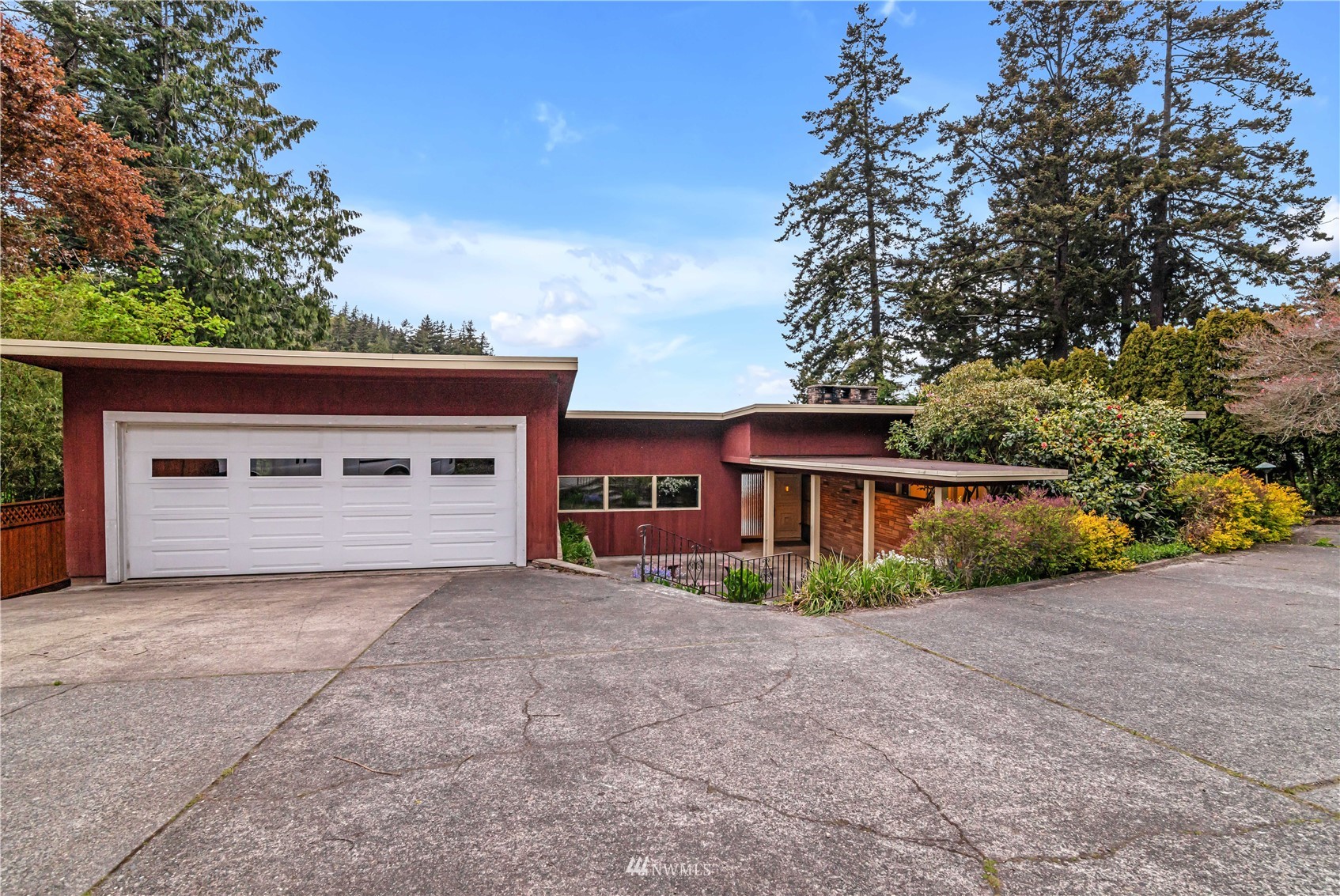 591 Pleasant Bay Road Bellingham, WA 98229 - Photo 7 of 40 front view of a house with a garage