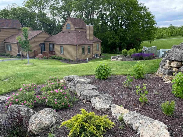 $199,900 | 10 Farmstead Drive, Galena, IL 61036