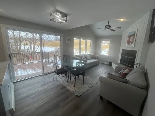 $199,900 | 10 Farmstead Drive, Galena, IL 61036