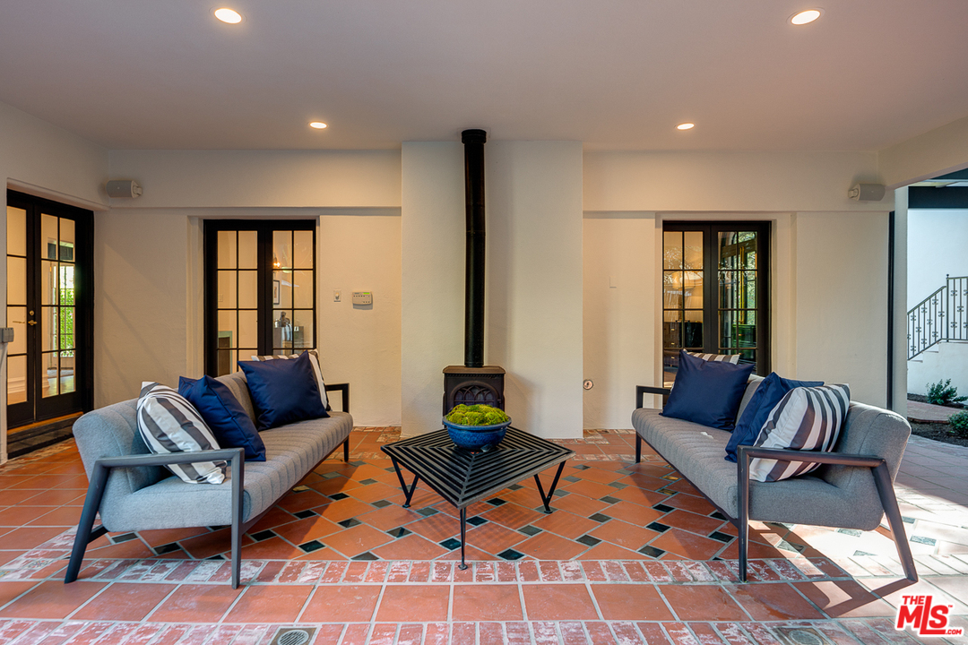 2529 North Commonwealth Avenue Los Angeles, CA 90027 - Photo 36 of 45 a living room with furniture and wooden floor