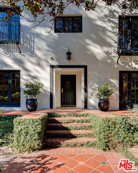 2529 North Commonwealth Avenue Los Angeles, CA 90027 - Photo 5 of 45