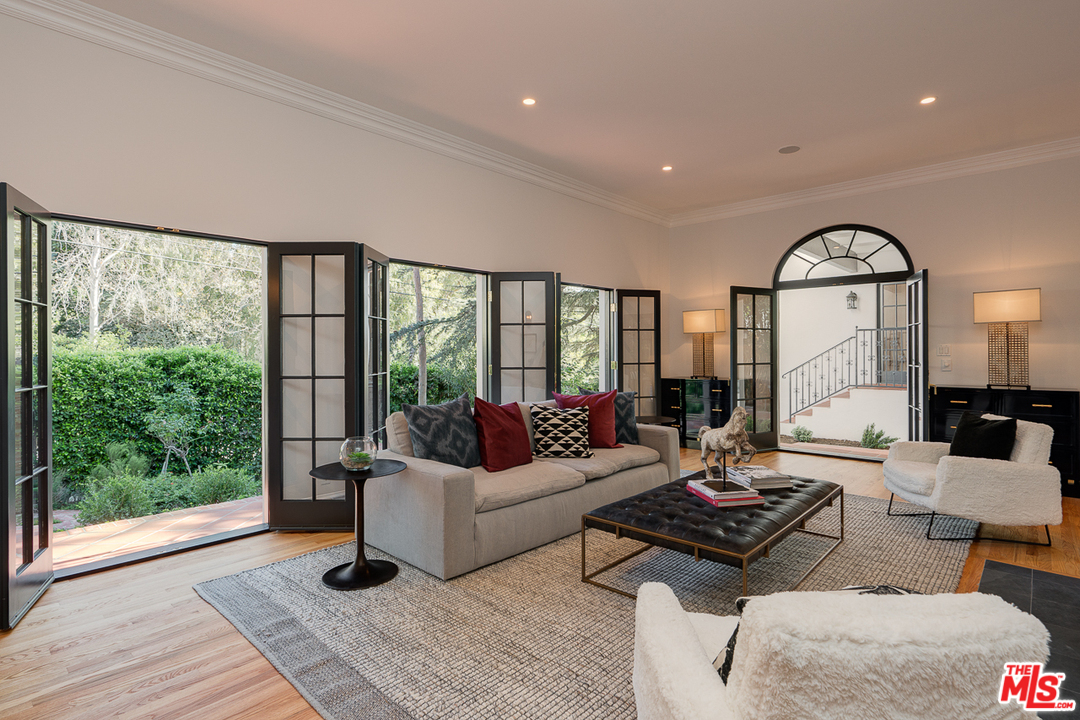 2529 North Commonwealth Avenue Los Angeles, CA 90027 - Photo 9 of 45