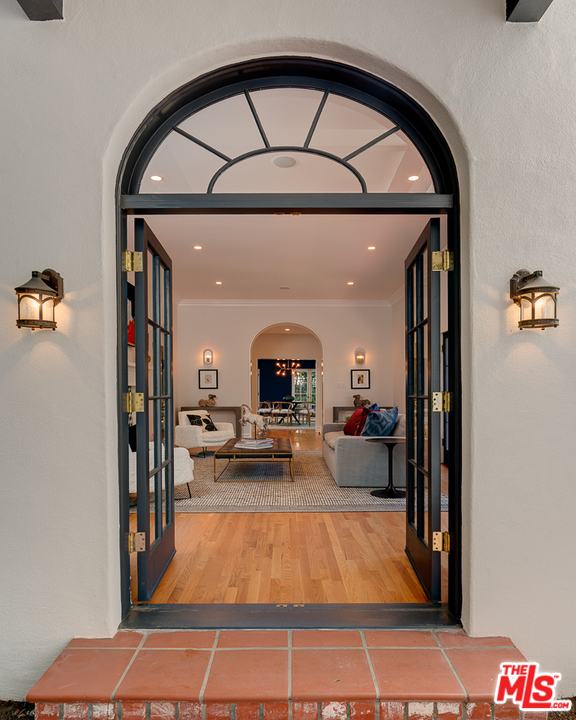 2529 North Commonwealth Avenue Los Angeles, CA 90027 - Photo 10 of 45