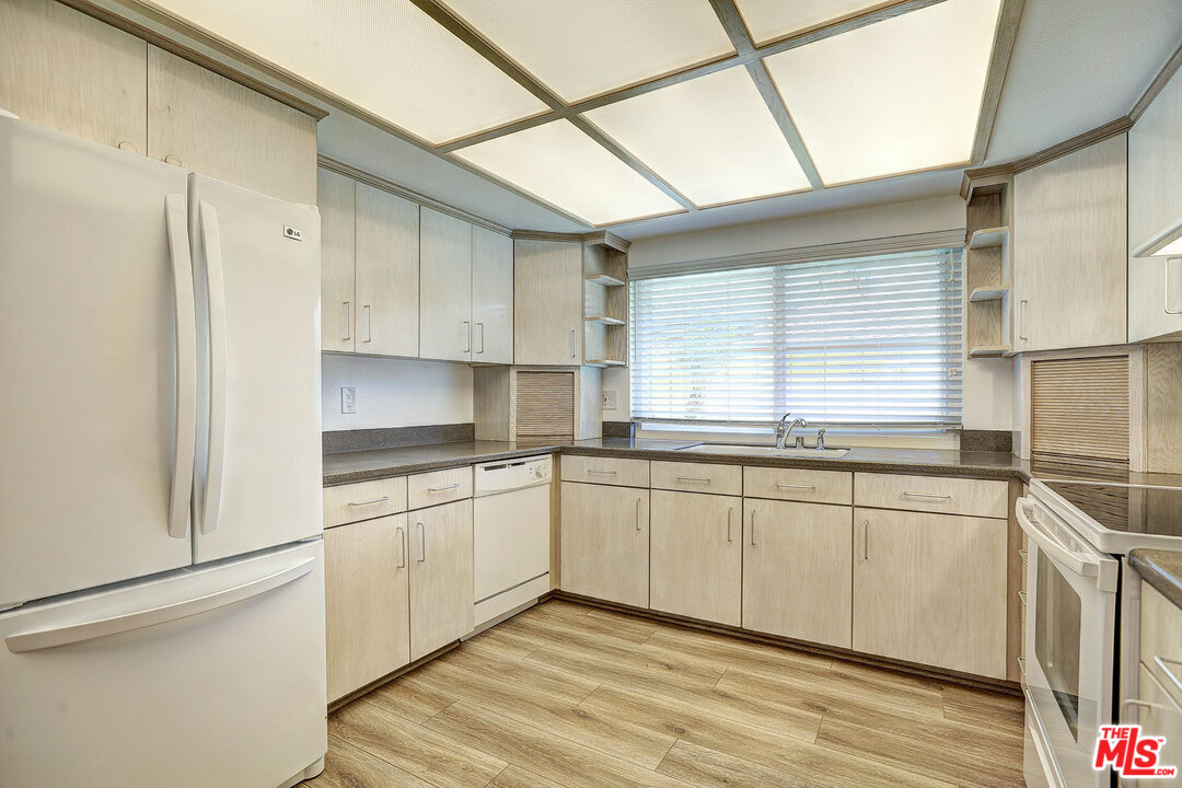 8300 Lexington Road, Unit 14 Downey, CA 90241 - Photo 13 of 27 Gallery Image 13