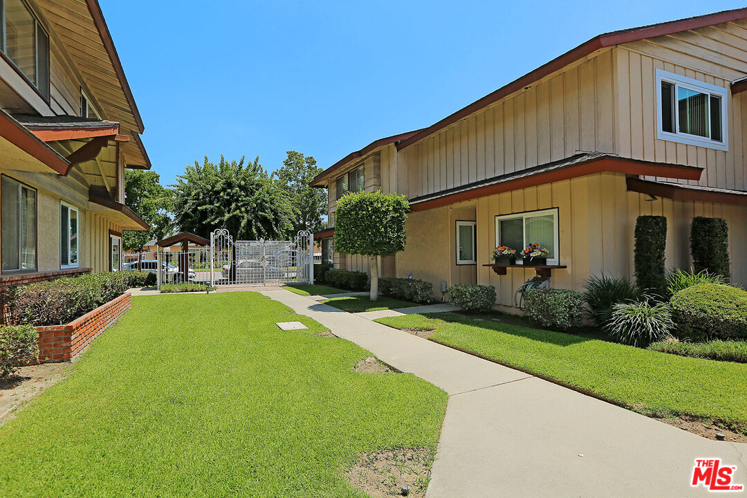 8300 Lexington Road, Unit 14 Downey, CA 90241 - Photo 3 of 27 Gallery Image 3