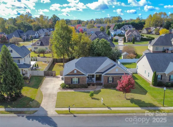 a view of houses with yard