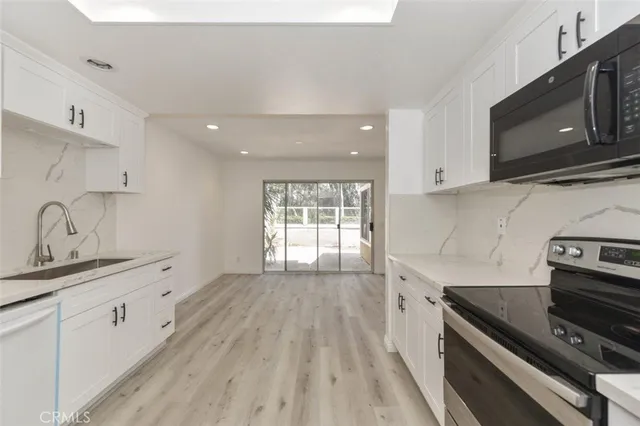 $3,900 | 143 Stanford Court, Unit 36, Irvine, CA 92612