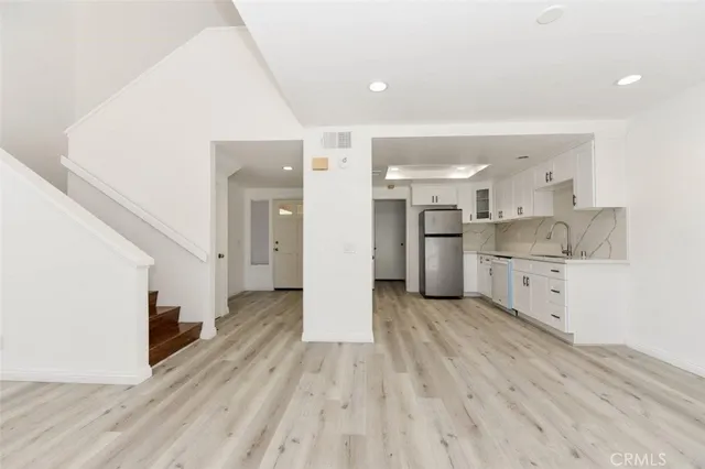 $3,900 | 143 Stanford Court, Unit 36, Irvine, CA 92612