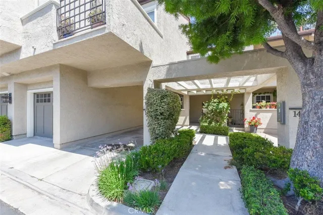 $3,900 | 143 Stanford Court, Unit 36, Irvine, CA 92612