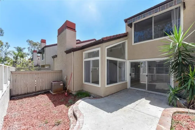 $3,900 | 143 Stanford Court, Unit 36, Irvine, CA 92612