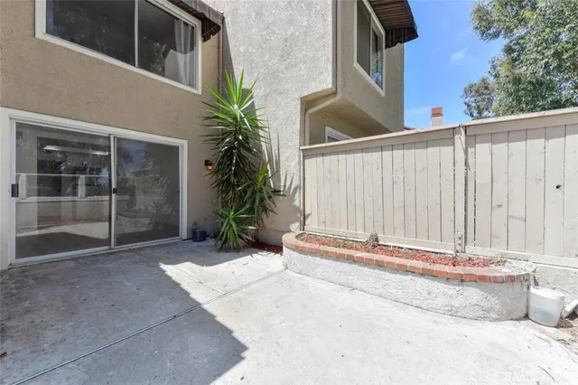 $3,900 | 143 Stanford Court, Unit 36, Irvine, CA 92612