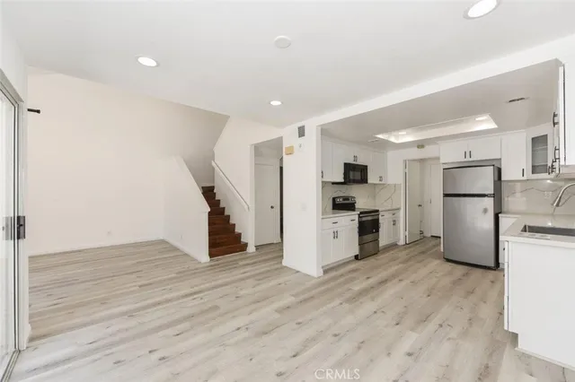 $3,900 | 143 Stanford Court, Unit 36, Irvine, CA 92612