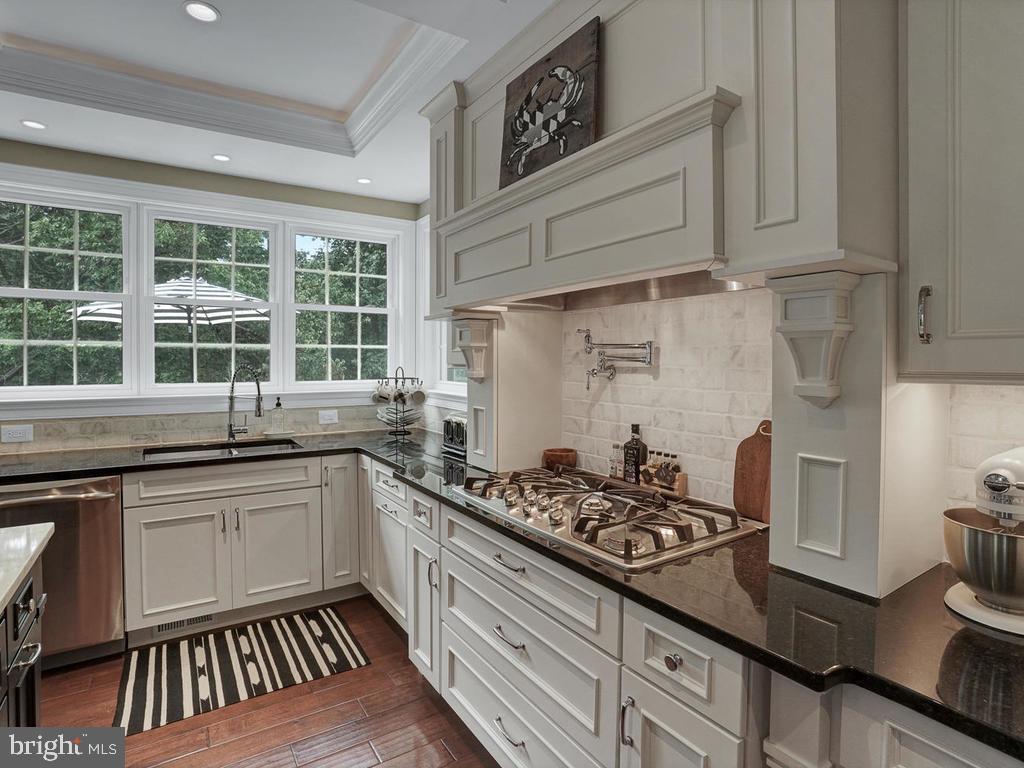 6354 South Clifton Road Frederick, MD 21703 - Photo 16 of 50 Gourmet, Custom Kitchen