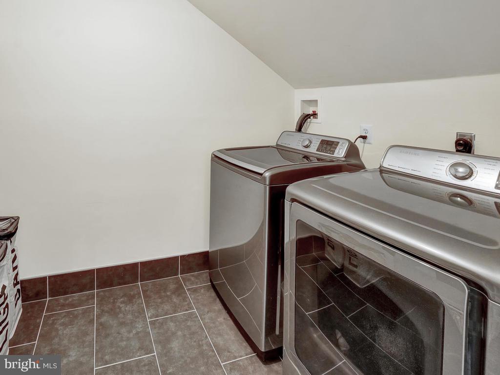 6354 South Clifton Road Frederick, MD 21703 - Photo 31 of 50 Laundry Room in Owner Suite