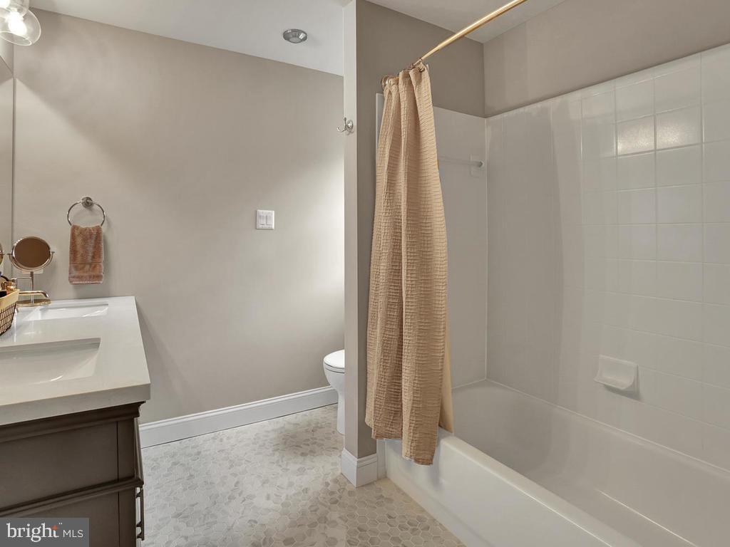 6354 South Clifton Road Frederick, MD 21703 - Photo 35 of 50 Full Bathroom in Bedroom #3