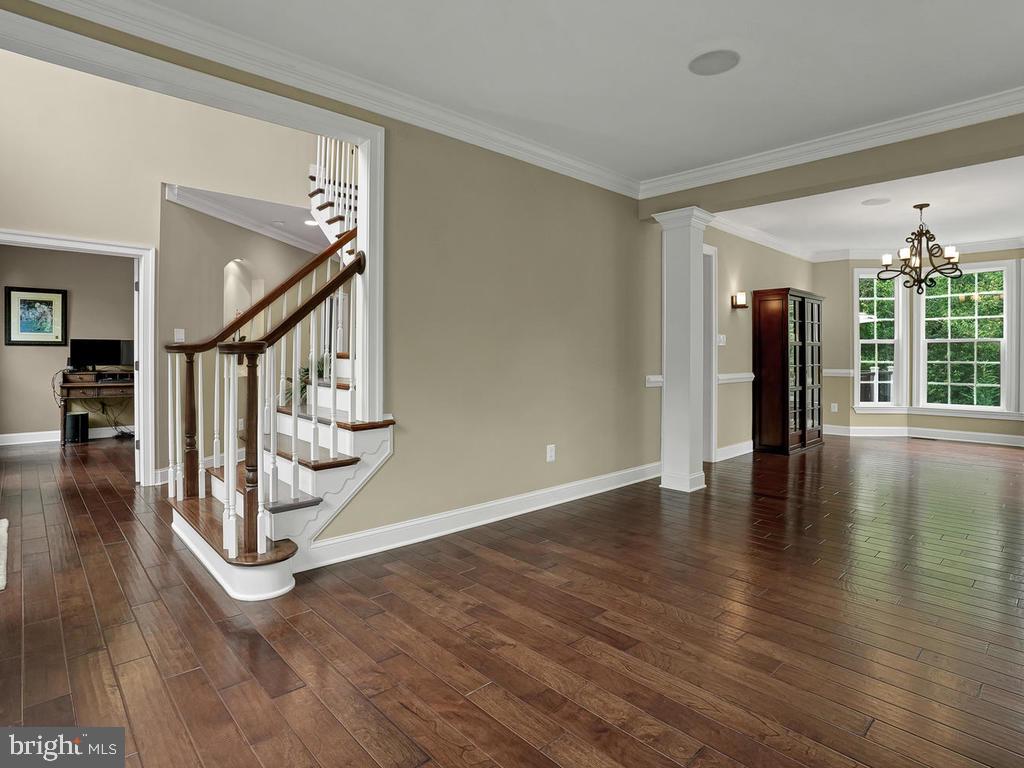 6354 South Clifton Road Frederick, MD 21703 - Photo 8 of 50 Living Room