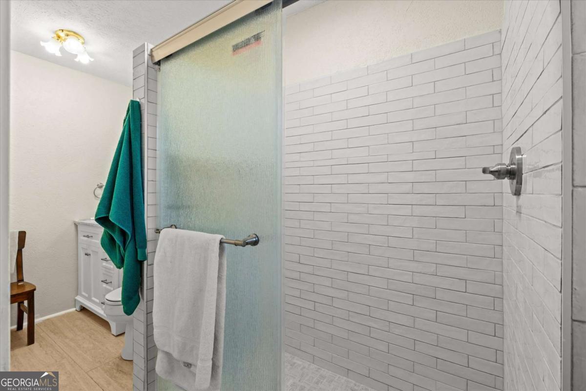 40-l Z L Z Jackson Road Bowdon, GA 30108 - Photo 14 of 32 a bathroom with a shower and a tub