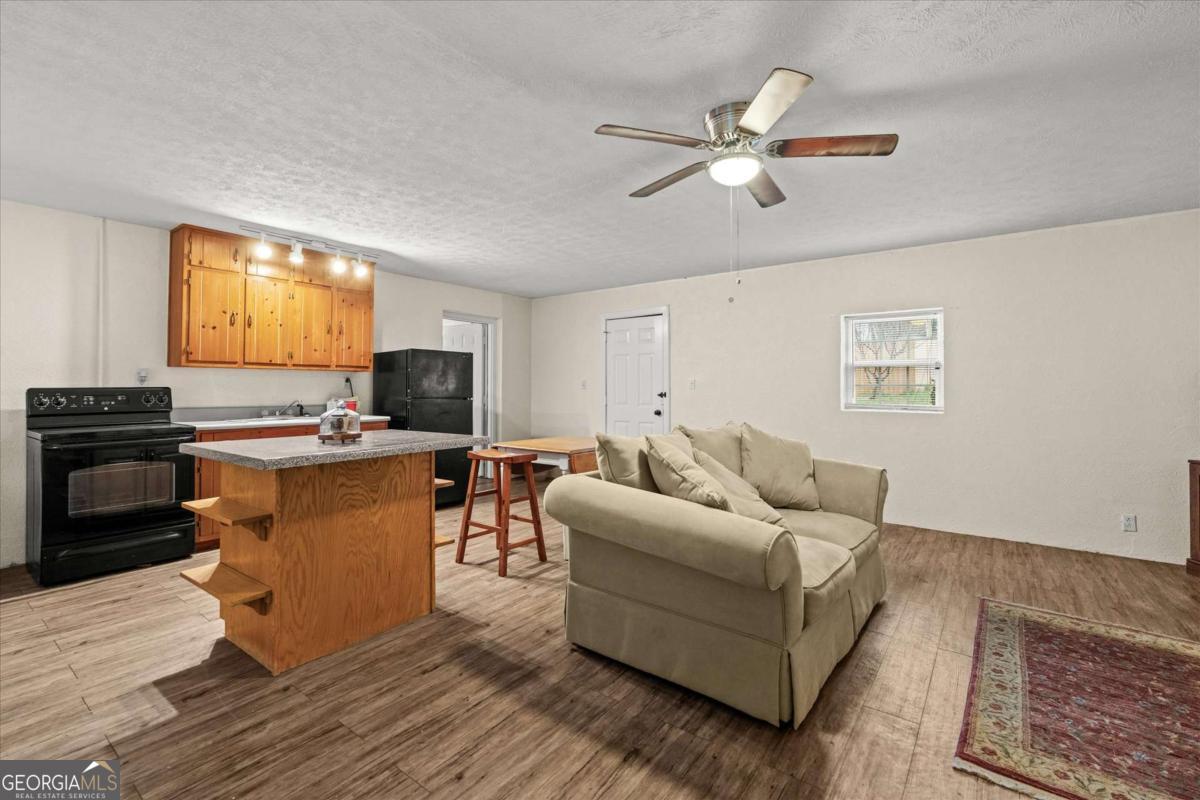 40-l Z L Z Jackson Road Bowdon, GA 30108 - Photo 22 of 32 a living room with furniture and kitchen view