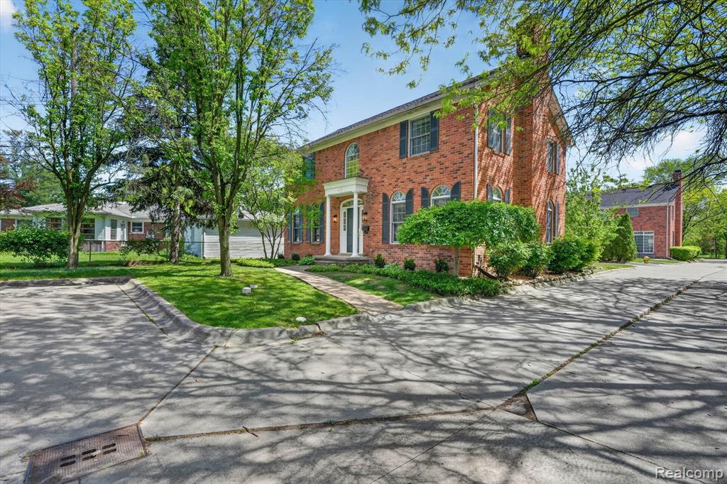 1112 Vernier Road Grosse Pointe, MI 48236 - Photo 4 of 39