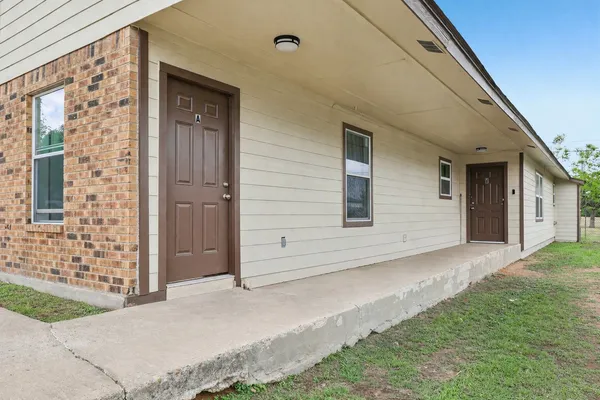 $299,000 | 200 Monterrey Street, Unit A & B, Elgin, TX 78621