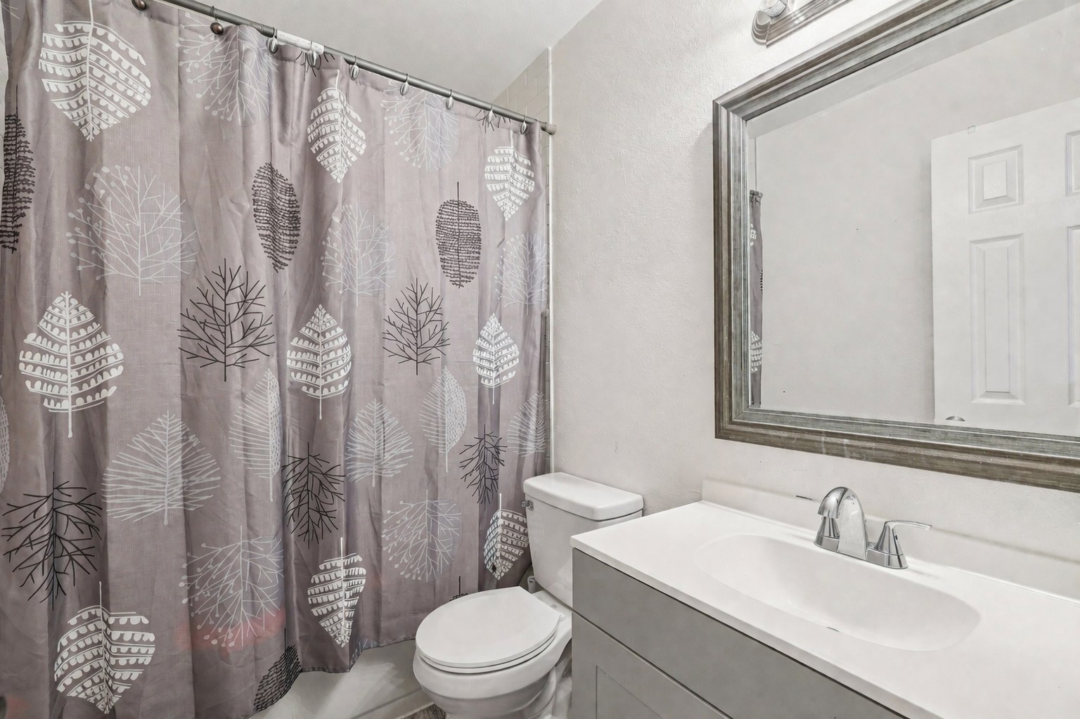 200 Monterrey Street, Unit A & B Elgin, TX 78621 - Photo 24 of 32 Unit B bathroom - Bedroom - 200 Monterrey, Elgin, TX 78621