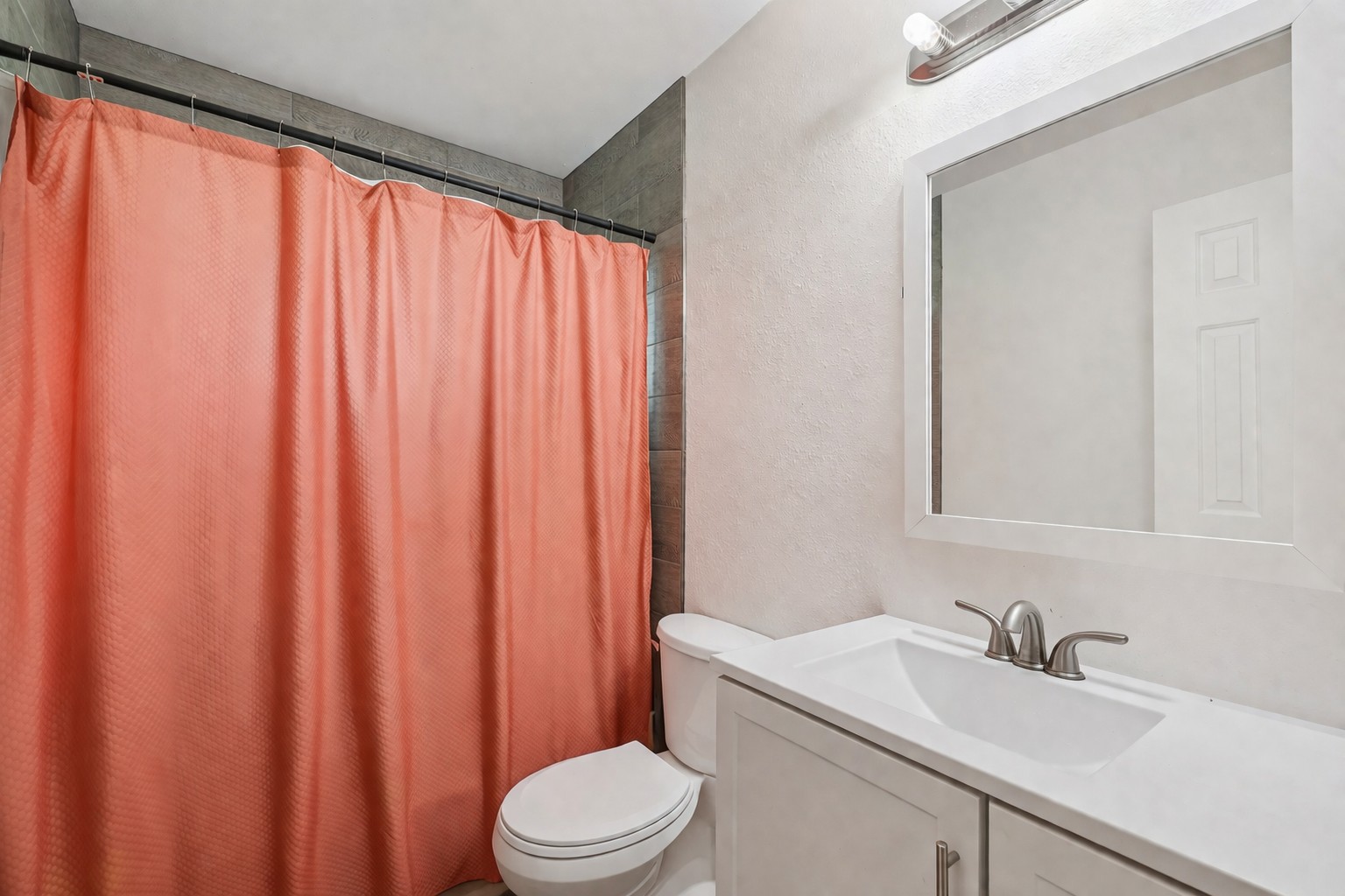 200 Monterrey Street, Unit A & B Elgin, TX 78621 - Photo 25 of 32 Unit A full bathroom - Bedroom - 200 Monterrey, Elgin, TX 78621