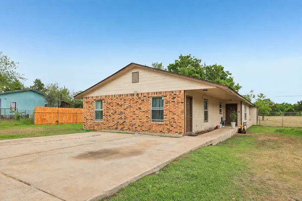 $299,000 | 200 Monterrey Street, Unit A & B, Elgin, TX 78621