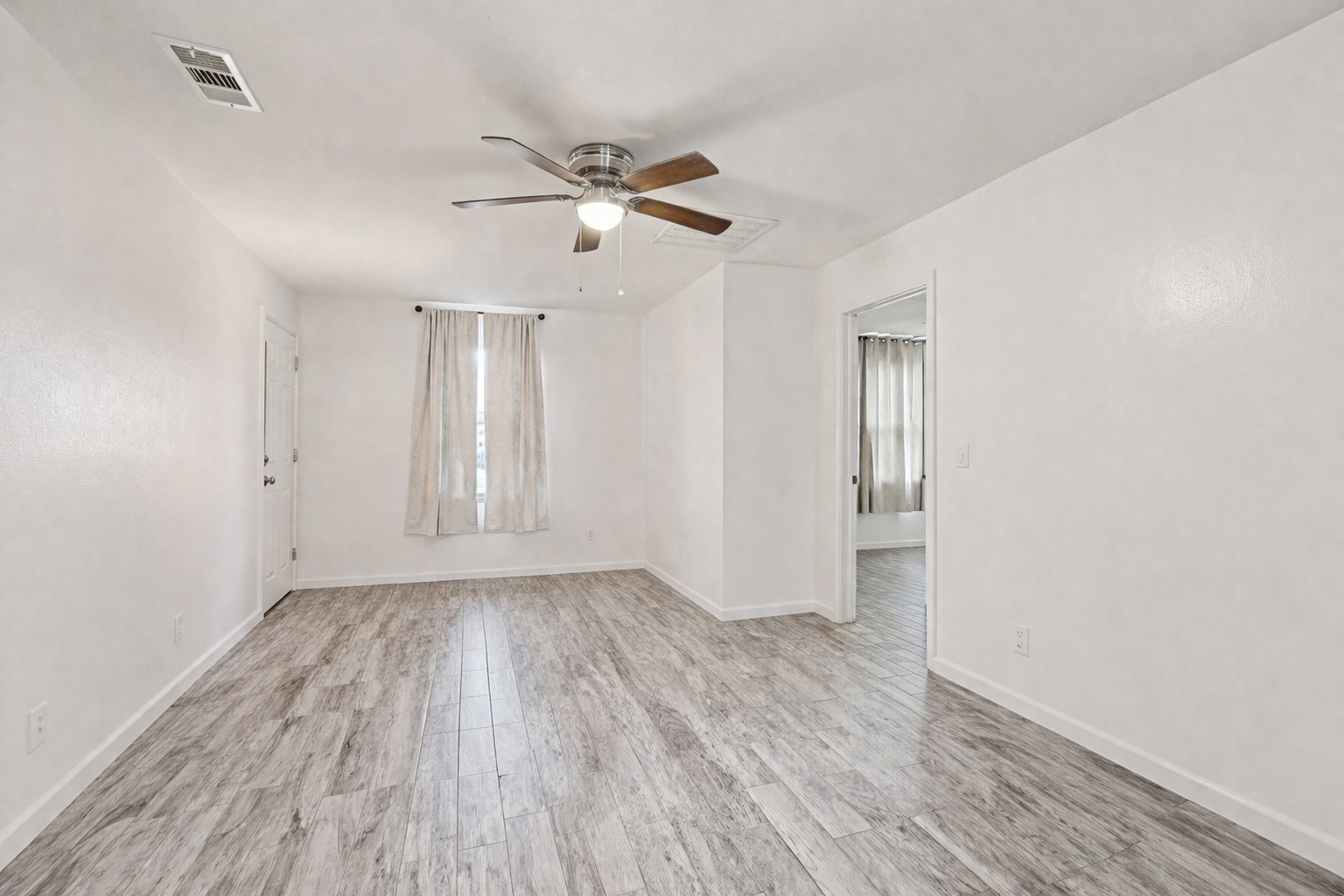 200 Monterrey Street, Unit A & B Elgin, TX 78621 - Photo 6 of 32 Living room - 200 Monterrey, Elgin, TX 78621