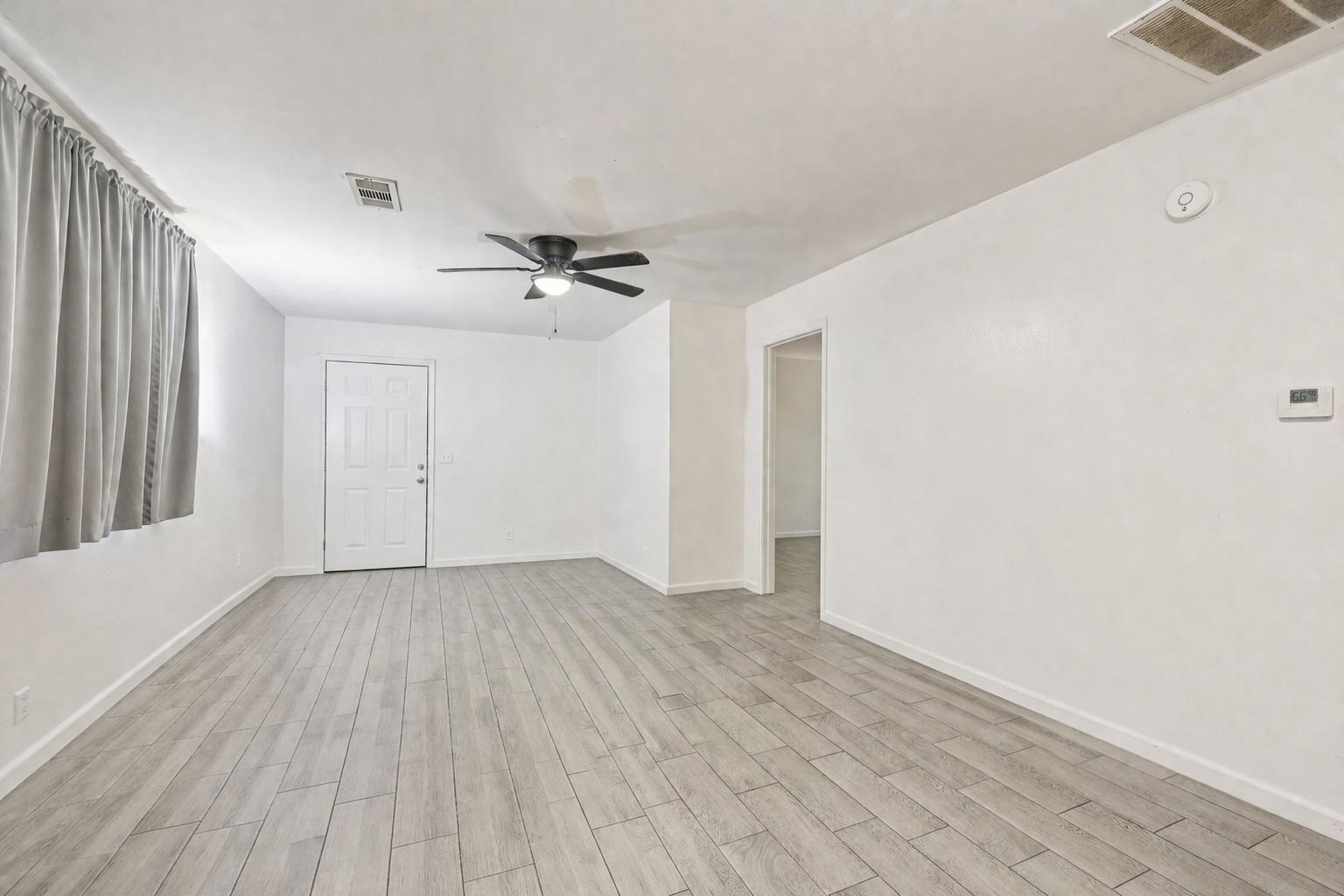 200 Monterrey Street, Unit A & B Elgin, TX 78621 - Photo 7 of 32 Living room - 200 Monterrey, Elgin, TX 78621