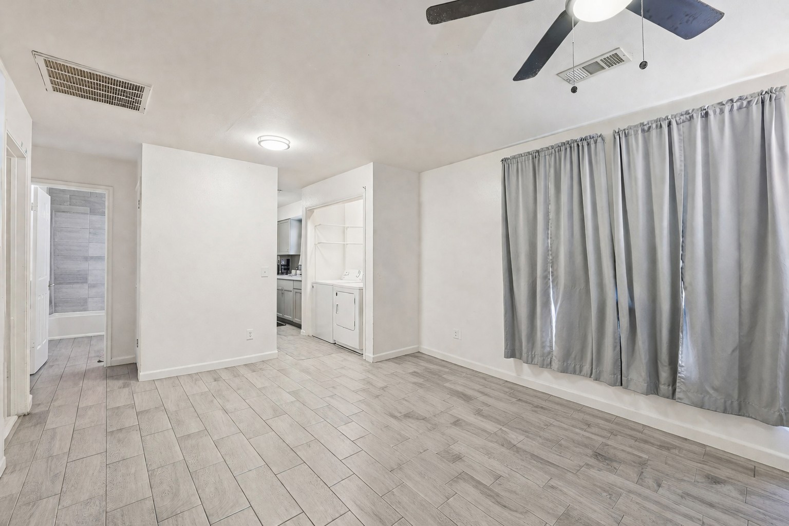 200 Monterrey Street, Unit A & B Elgin, TX 78621 - Photo 8 of 32 Living room - 200 Monterrey, Elgin, TX 78621