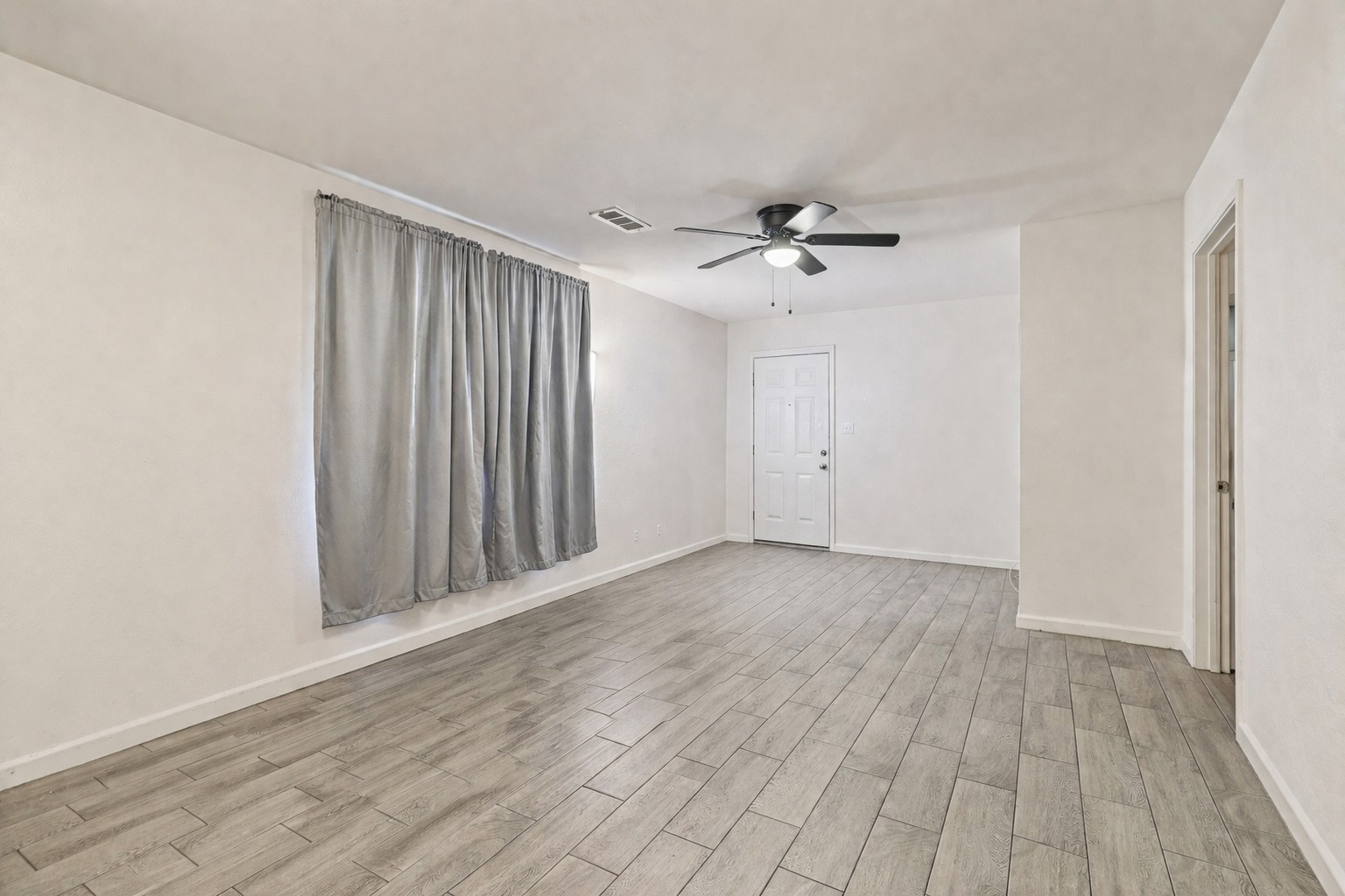 200 Monterrey Street, Unit A & B Elgin, TX 78621 - Photo 9 of 32 Living room - 200 Monterrey, Elgin, TX 78621