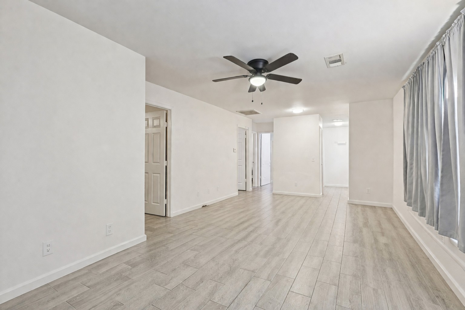 200 Monterrey Street, Unit A & B Elgin, TX 78621 - Photo 10 of 32 Living room - 200 Monterrey, Elgin, TX 78621