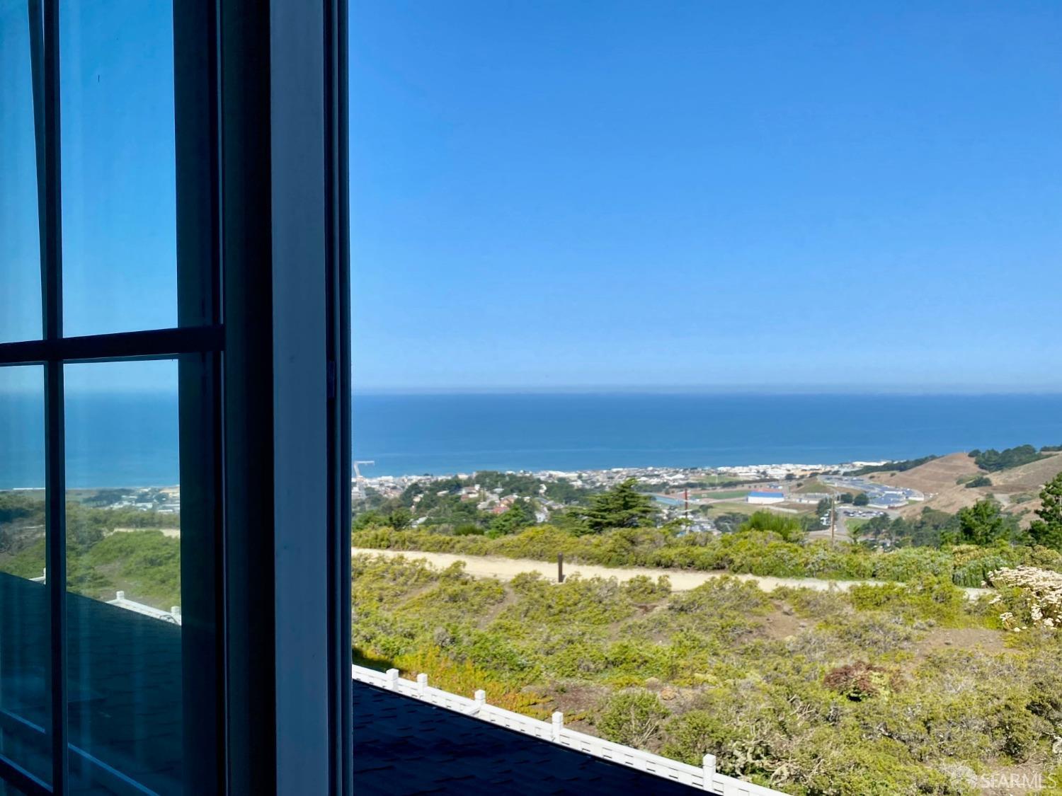 35 Outlook Circle Pacifica, CA 94044 - Photo 3 of 44