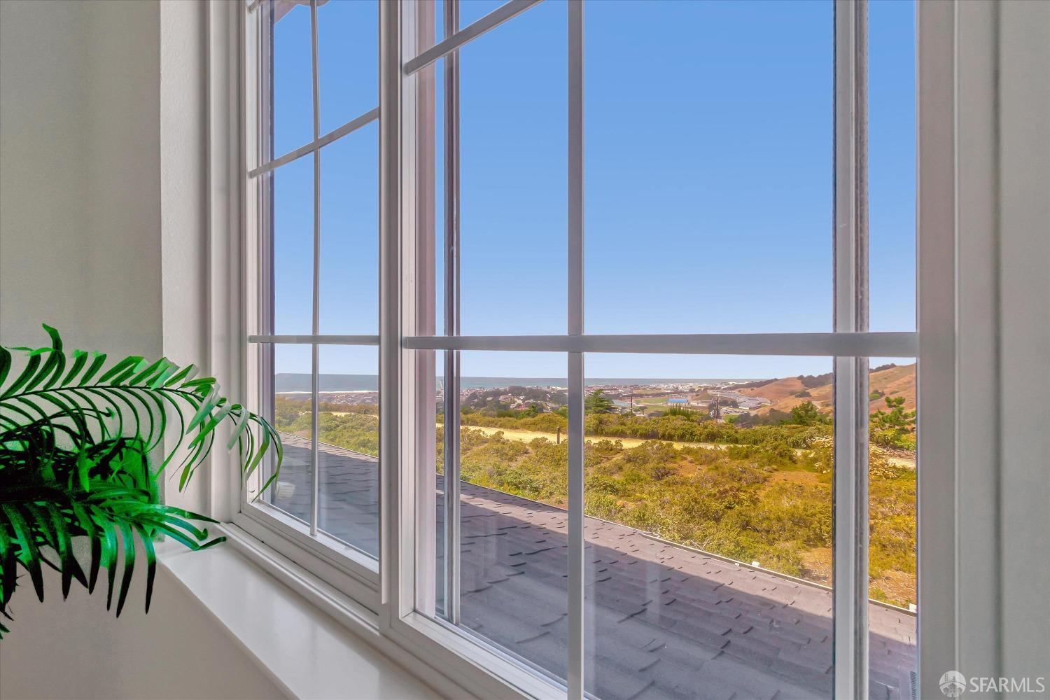 35 Outlook Circle Pacifica, CA 94044 - Photo 10 of 44