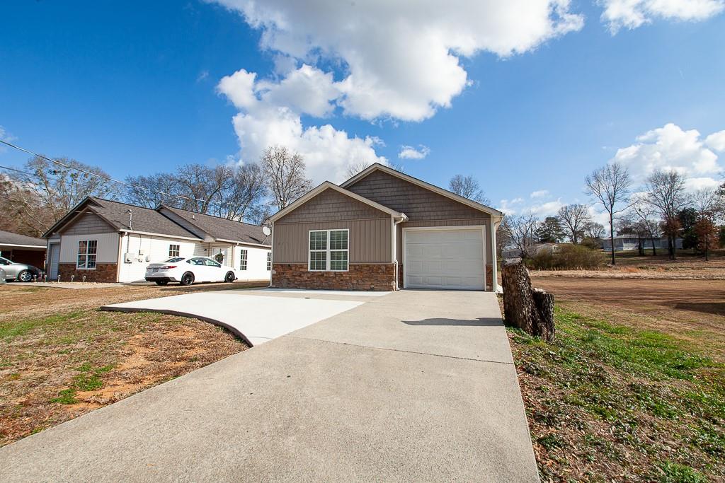 511 Circle Drive Calhoun, GA 30701 - Photo 2 of 30