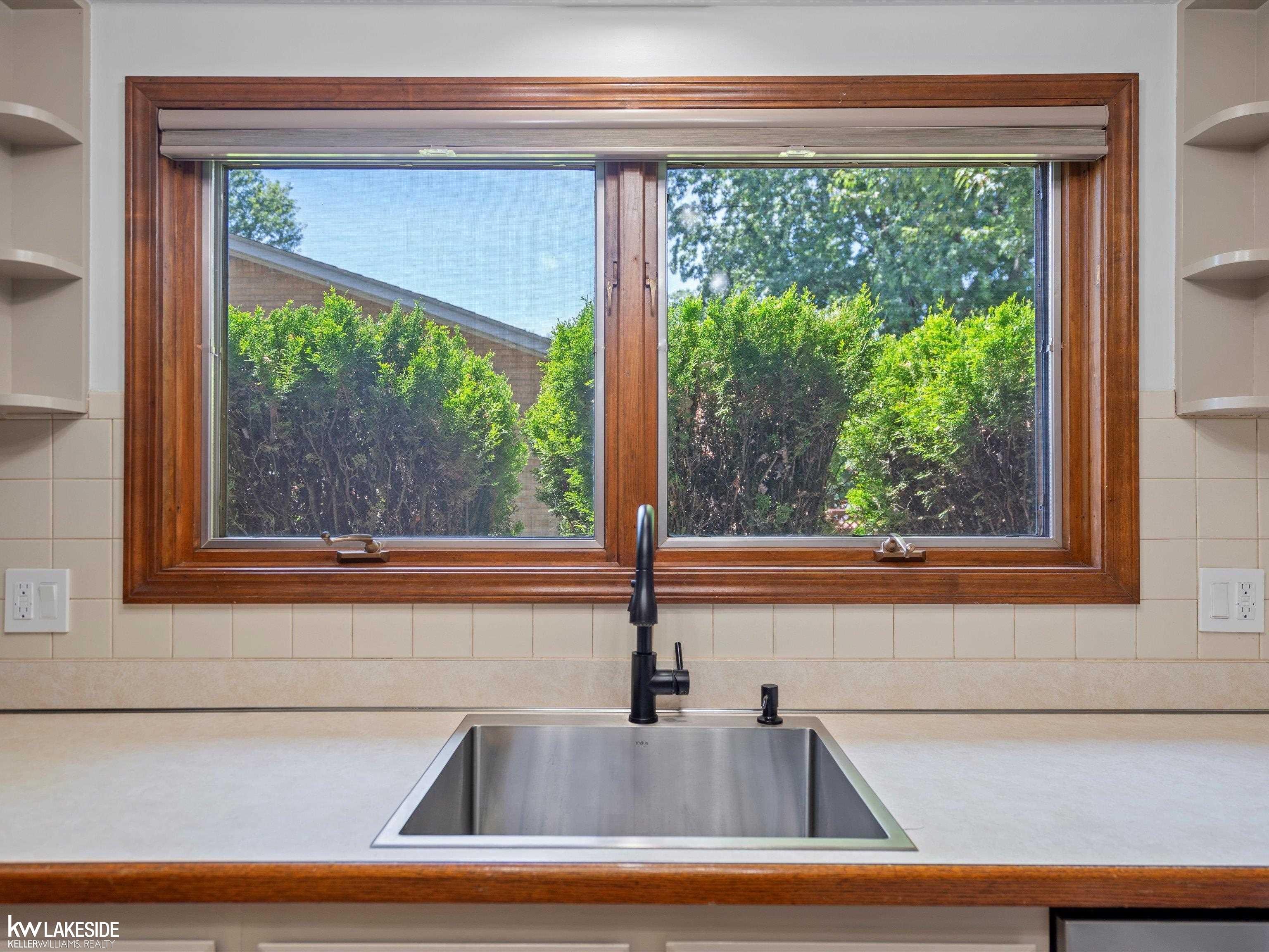 11585 Chicago Road Warren, MI 48093 - Photo 21 of 55