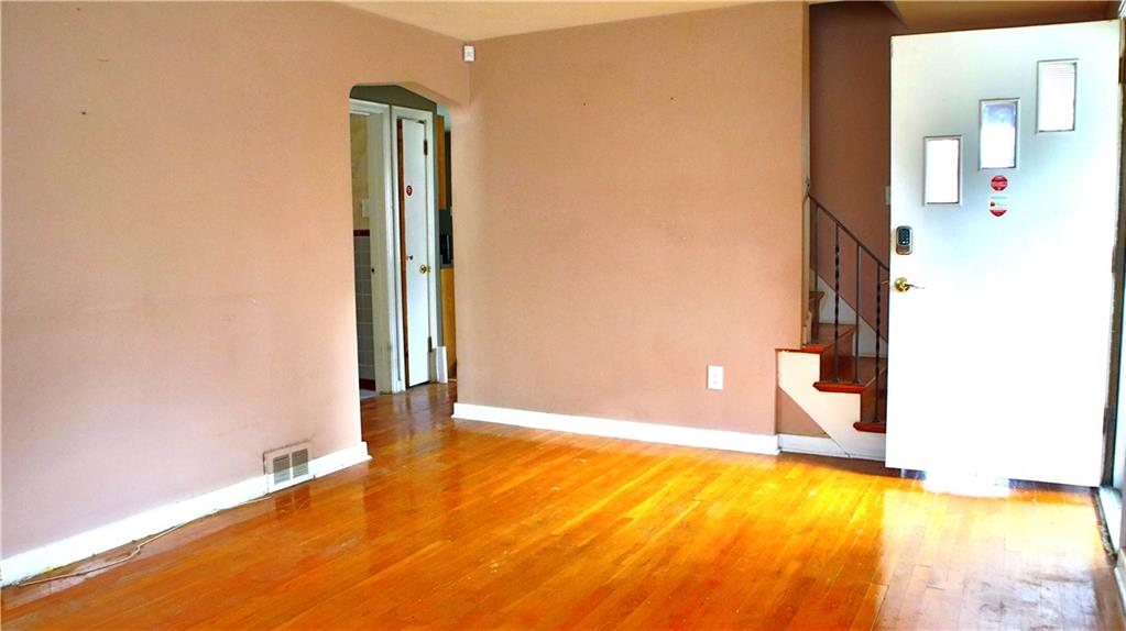 3428 Middletown Road Pittsburgh, PA 15204 - Photo 4 of 24 Gallery Image 4