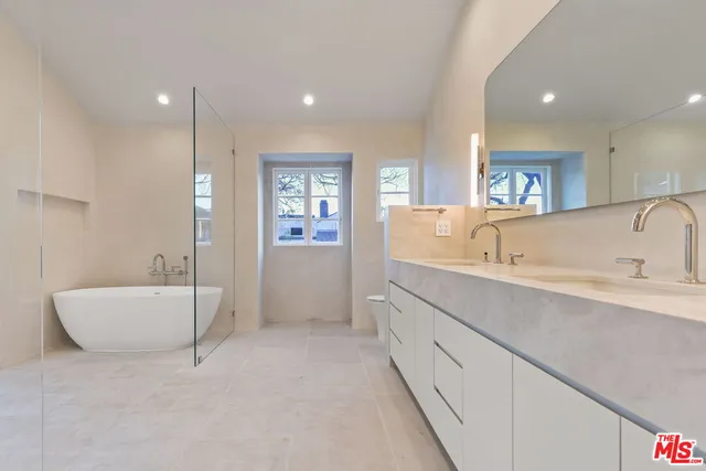 $19,500 | 17620 Camino De Yatasto, Pacific Palisades, CA 90272