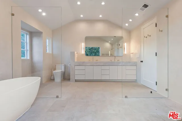 $19,500 | 17620 Camino De Yatasto, Pacific Palisades, CA 90272