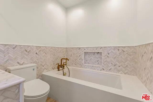 $19,500 | 17620 Camino De Yatasto, Pacific Palisades, CA 90272