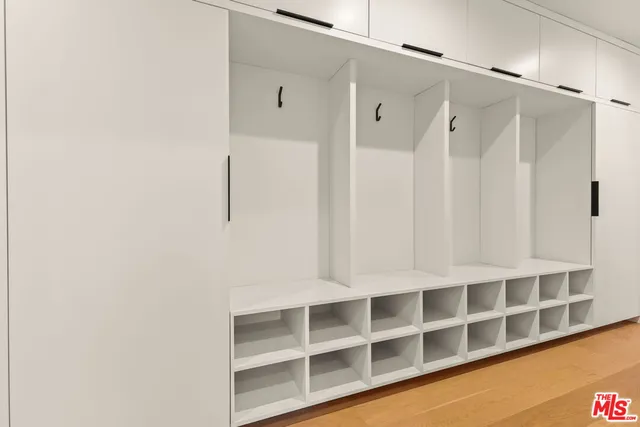 $19,500 | 17620 Camino De Yatasto, Pacific Palisades, CA 90272