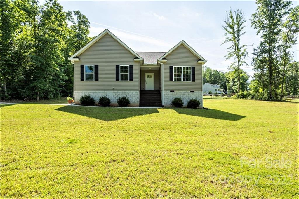 675 Pamela Road York, SC 29745 - Photo 3 of 32