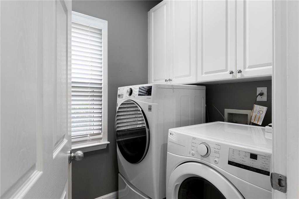 820 Nob Ridge Drive Southwest Marietta, GA 30064 - Photo 17 of 45 a utility room with dryer and washer