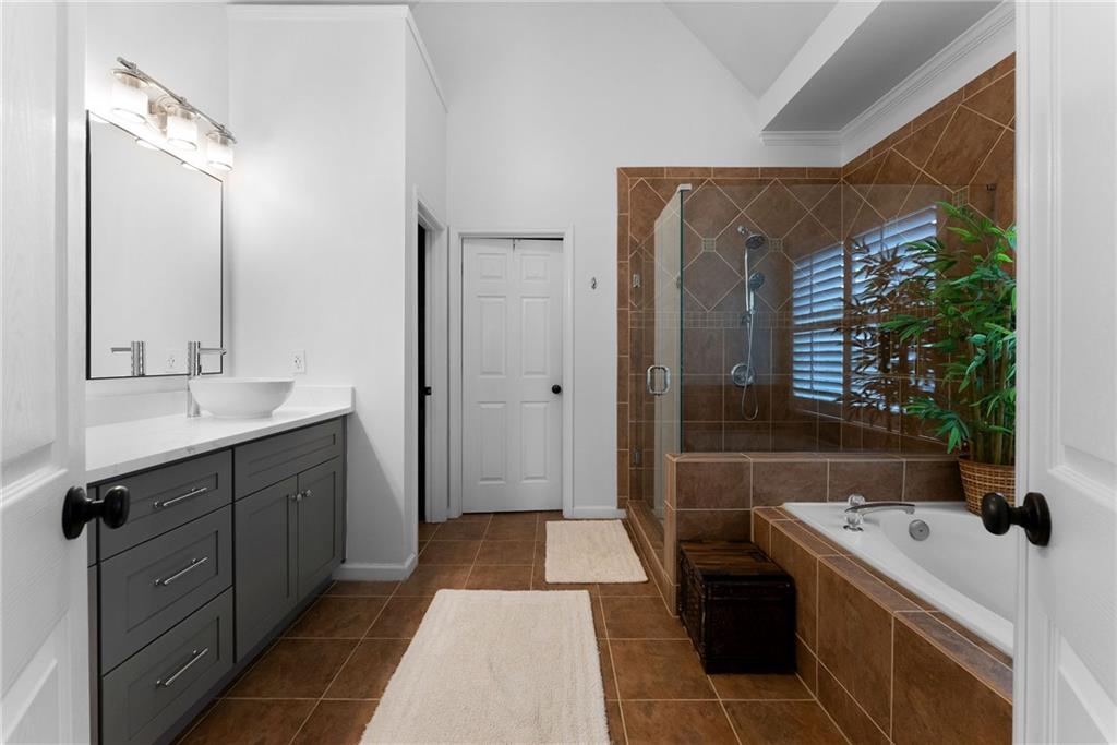 820 Nob Ridge Drive Southwest Marietta, GA 30064 - Photo 26 of 45 a bathroom with a sink mirror and a bathtub