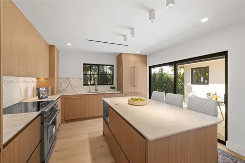 $2,320,000 | 8858 Garland Avenue, Surfside, FL 33154