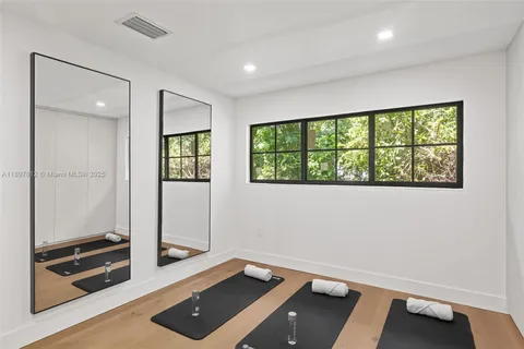 $2,320,000 | 8858 Garland Avenue, Surfside, FL 33154