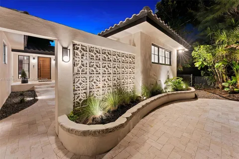 $2,320,000 | 8858 Garland Avenue, Surfside, FL 33154