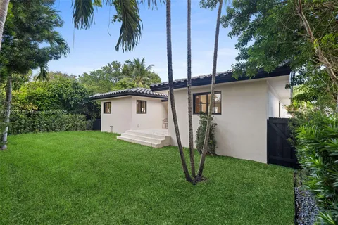 $2,320,000 | 8858 Garland Avenue, Surfside, FL 33154