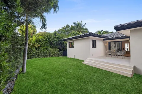 $2,320,000 | 8858 Garland Avenue, Surfside, FL 33154